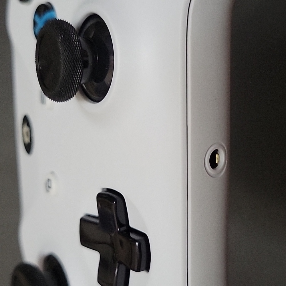 Gaming Controller [NIB] - Picture 4 of 11